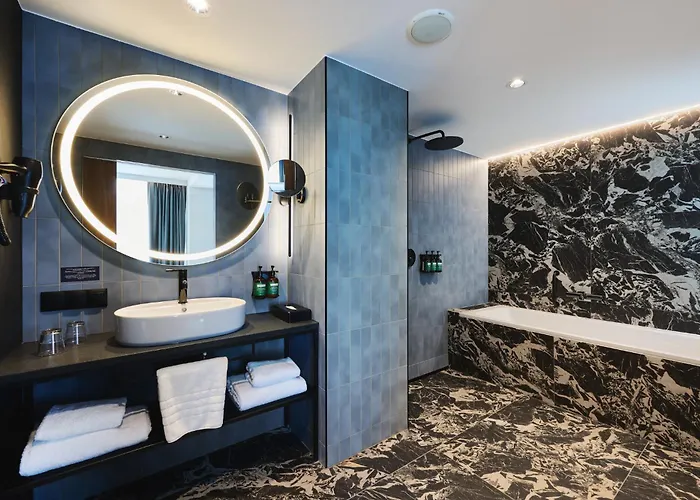 Hotel Voco By Ihg 4*